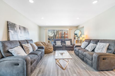 Tiny photo for 9800 S Karlov Avenue #1B, Oak Lawn, IL 60453 (MLS # 12559189)