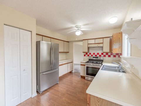 Tiny photo for 4 Candlewood Court, Cary, IL 60013 (MLS # 12507100)