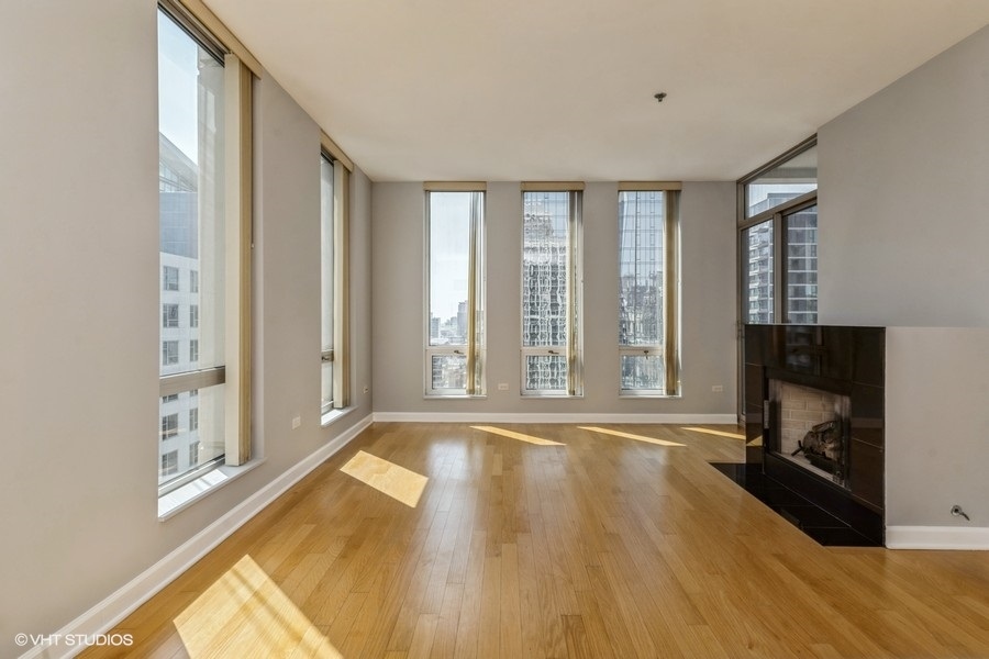 1250 S Michigan Avenue 2002