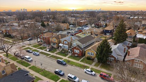 Tiny photo for 2815 W Fitch Avenue, Chicago, IL 60645 (MLS # 12600904)