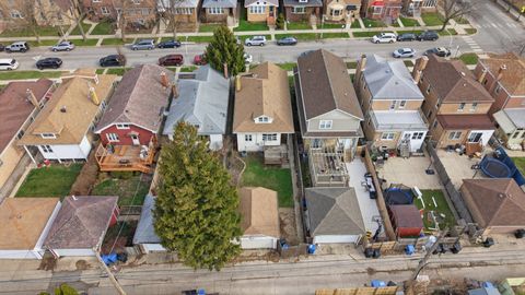 Tiny photo for 2815 W Fitch Avenue, Chicago, IL 60645 (MLS # 12600904)