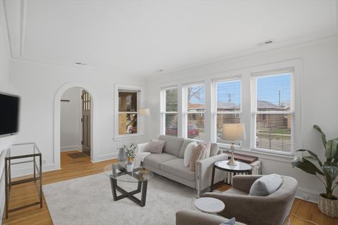 Tiny photo for 2815 W Fitch Avenue, Chicago, IL 60645 (MLS # 12600904)