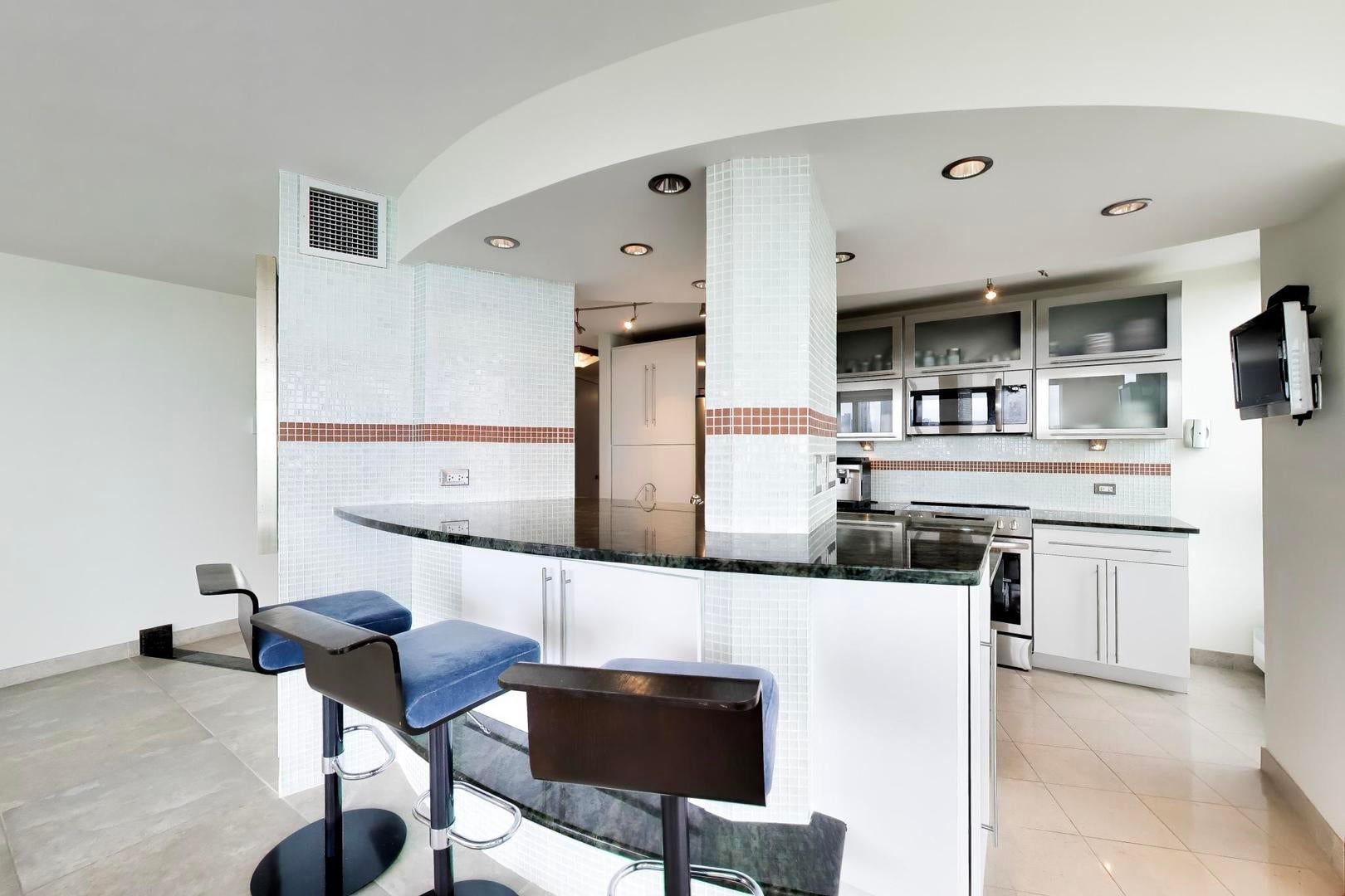 360 E Randolph Street 1401