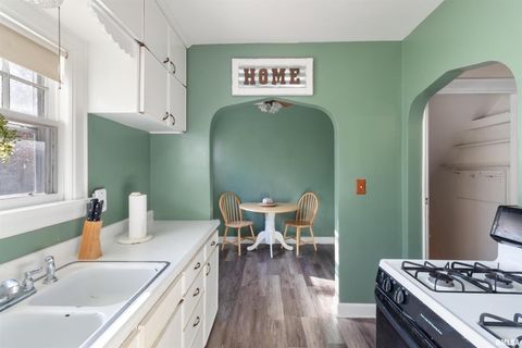 Tiny photo for 630 32ND Avenue, Moline, IL 61265 (MLS # QC4269378)