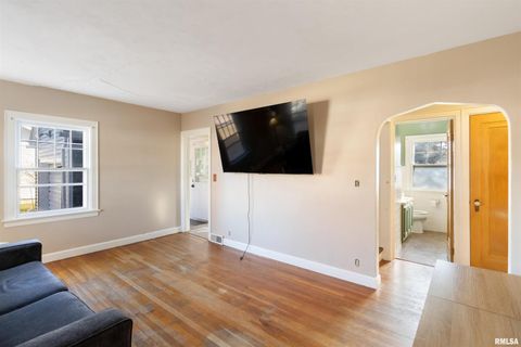 Tiny photo for 630 32ND Avenue, Moline, IL 61265 (MLS # QC4269378)