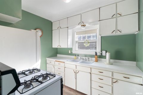 Tiny photo for 630 32ND Avenue, Moline, IL 61265 (MLS # QC4269378)