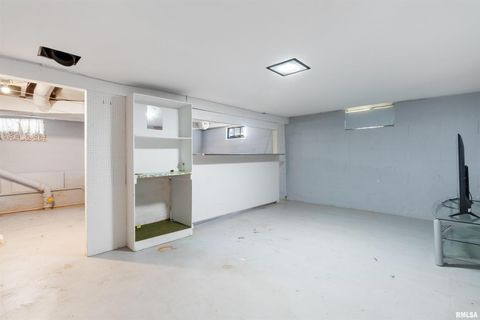 Tiny photo for 630 32ND Avenue, Moline, IL 61265 (MLS # QC4269378)