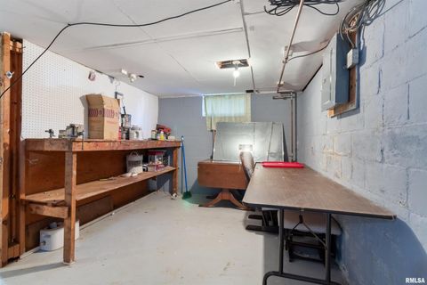 Tiny photo for 630 32ND Avenue, Moline, IL 61265 (MLS # QC4269378)