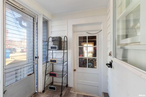 Tiny photo for 630 32ND Avenue, Moline, IL 61265 (MLS # QC4269378)