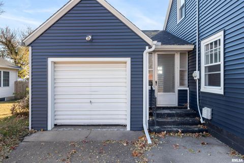 Tiny photo for 630 32ND Avenue, Moline, IL 61265 (MLS # QC4269378)