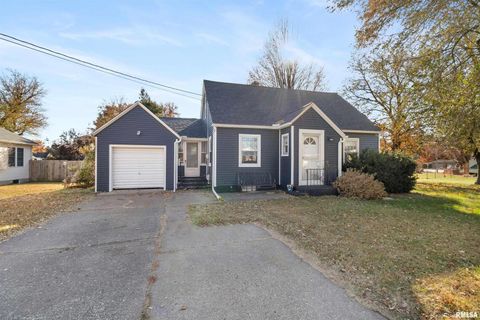 Photo of 630 32ND Avenue, Moline, IL 61265 (MLS # QC4269378)