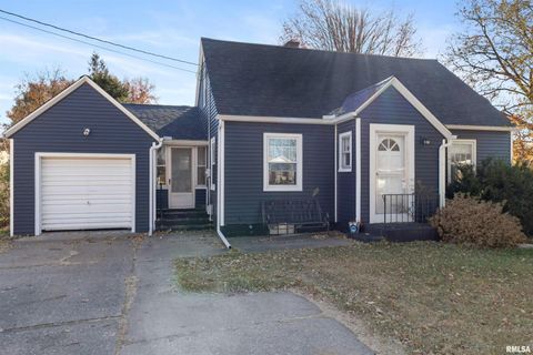 Tiny photo for 630 32ND Avenue, Moline, IL 61265 (MLS # QC4269378)