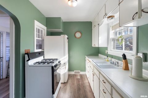 Tiny photo for 630 32ND Avenue, Moline, IL 61265 (MLS # QC4269378)