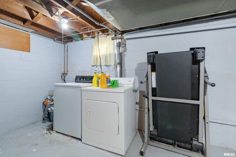 Tiny photo for 630 32ND Avenue, Moline, IL 61265 (MLS # QC4269378)