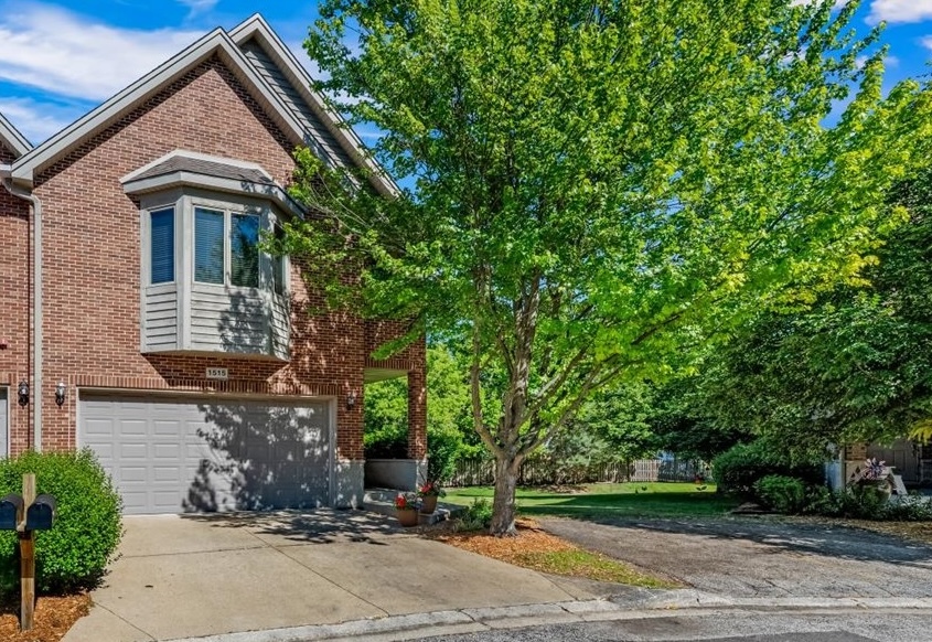 1515 Stonegate Manor