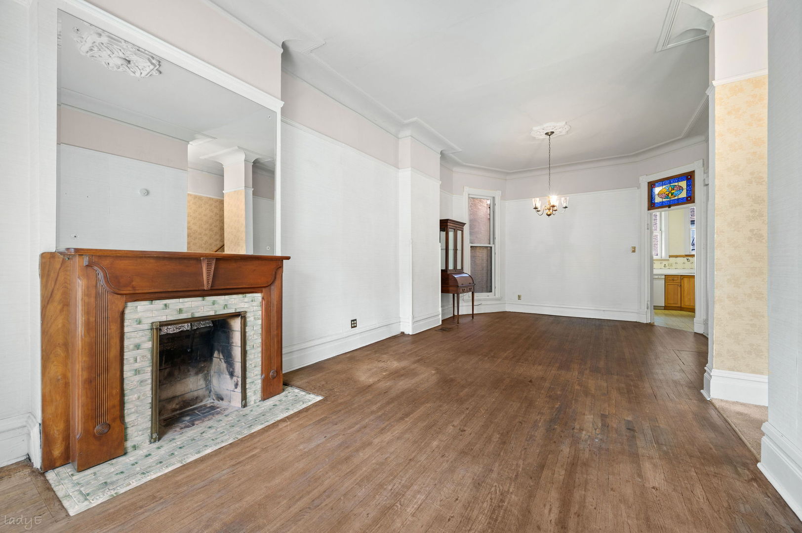 2411 N Burling Street