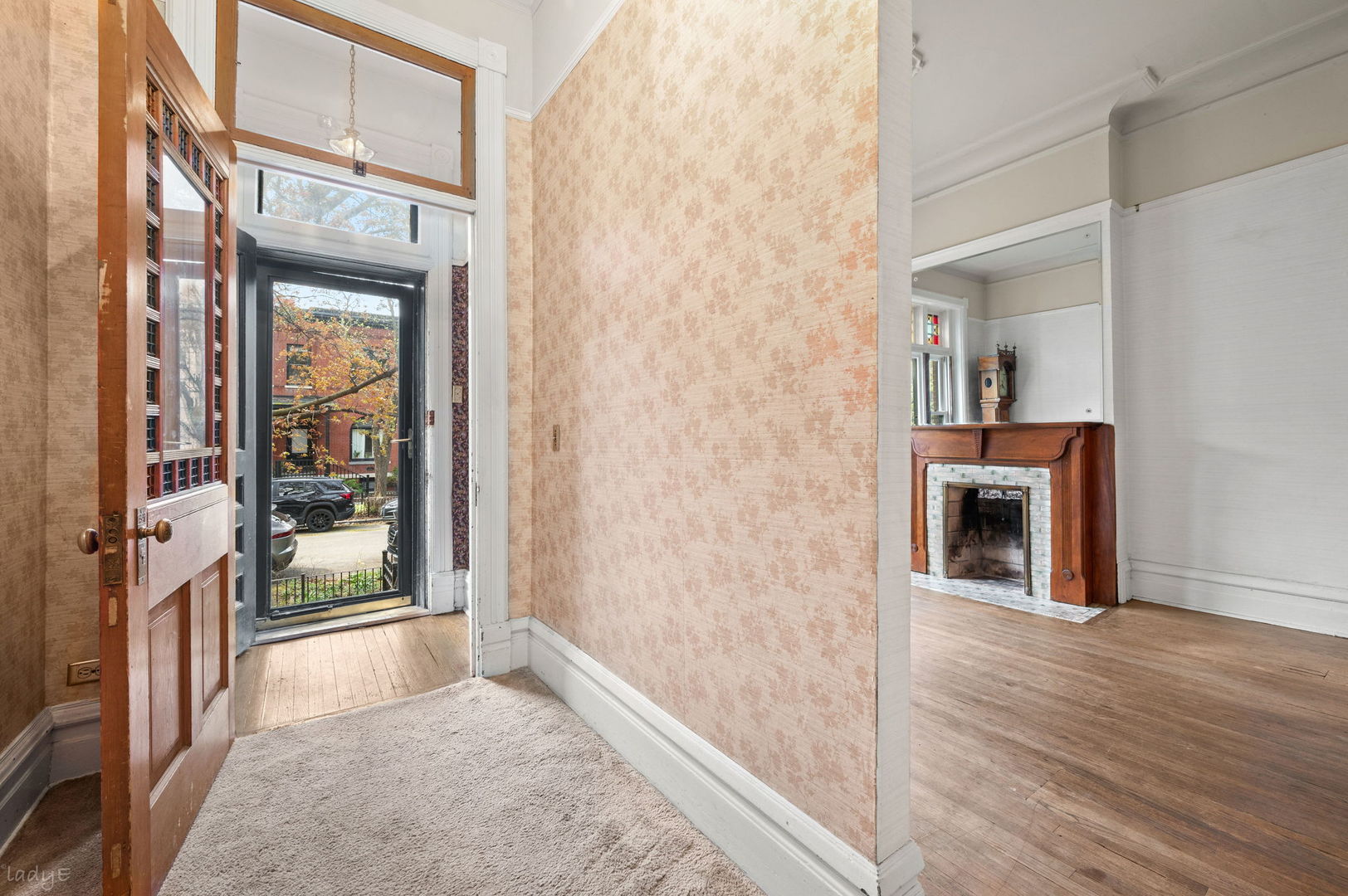 2411 N Burling Street