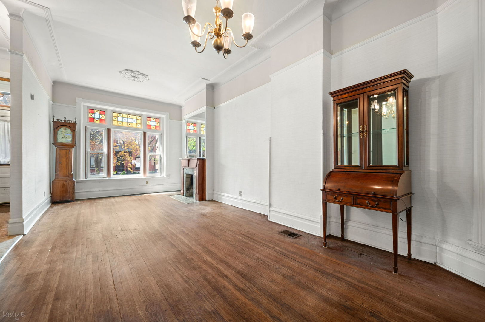 2411 N Burling Street