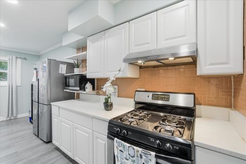 Tiny photo for 1582 Pennsylvania Avenue, Des Plaines, IL 60018 (MLS # 12511169)