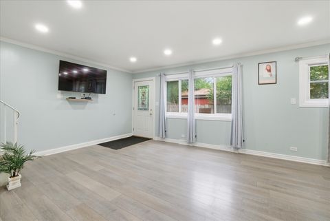 Tiny photo for 1582 Pennsylvania Avenue, Des Plaines, IL 60018 (MLS # 12511169)