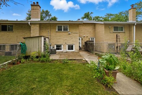Tiny photo for 1582 Pennsylvania Avenue, Des Plaines, IL 60018 (MLS # 12511169)