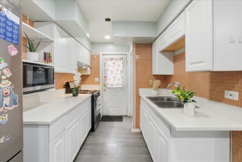 Tiny photo for 1582 Pennsylvania Avenue, Des Plaines, IL 60018 (MLS # 12511169)