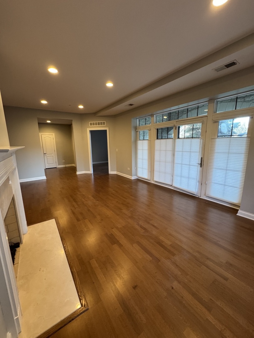 1800 Amberley Court 102