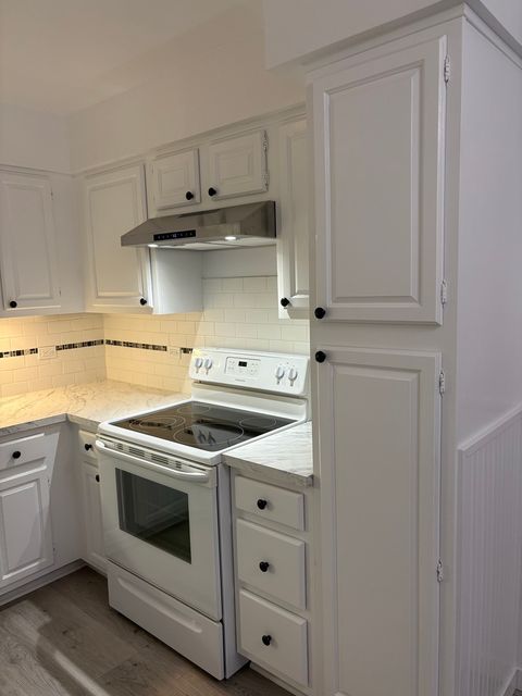 Tiny photo for 301 Lake Hinsdale Drive #108, Willowbrook, IL 60527 (MLS # 12544571)