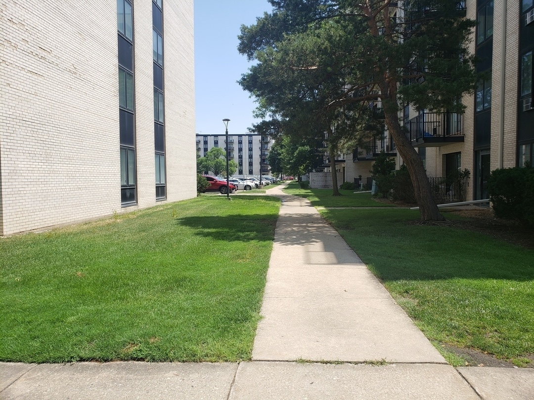 9701 N Dee Road 6H