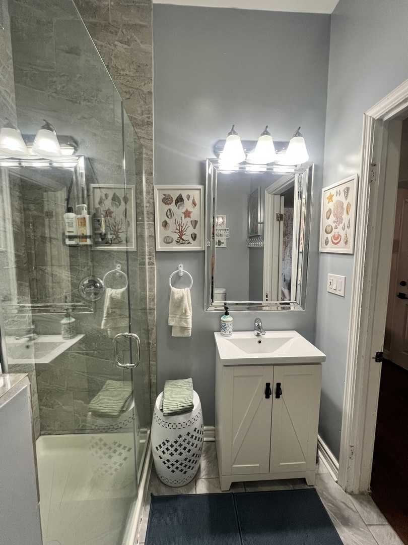 1637 W North Avenue 2