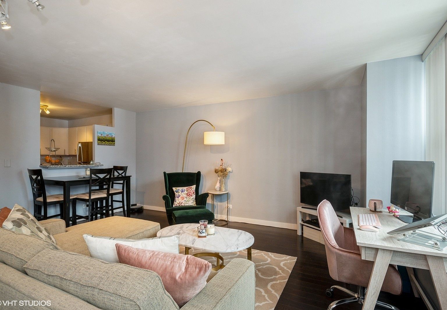 400 E Randolph Street 3502