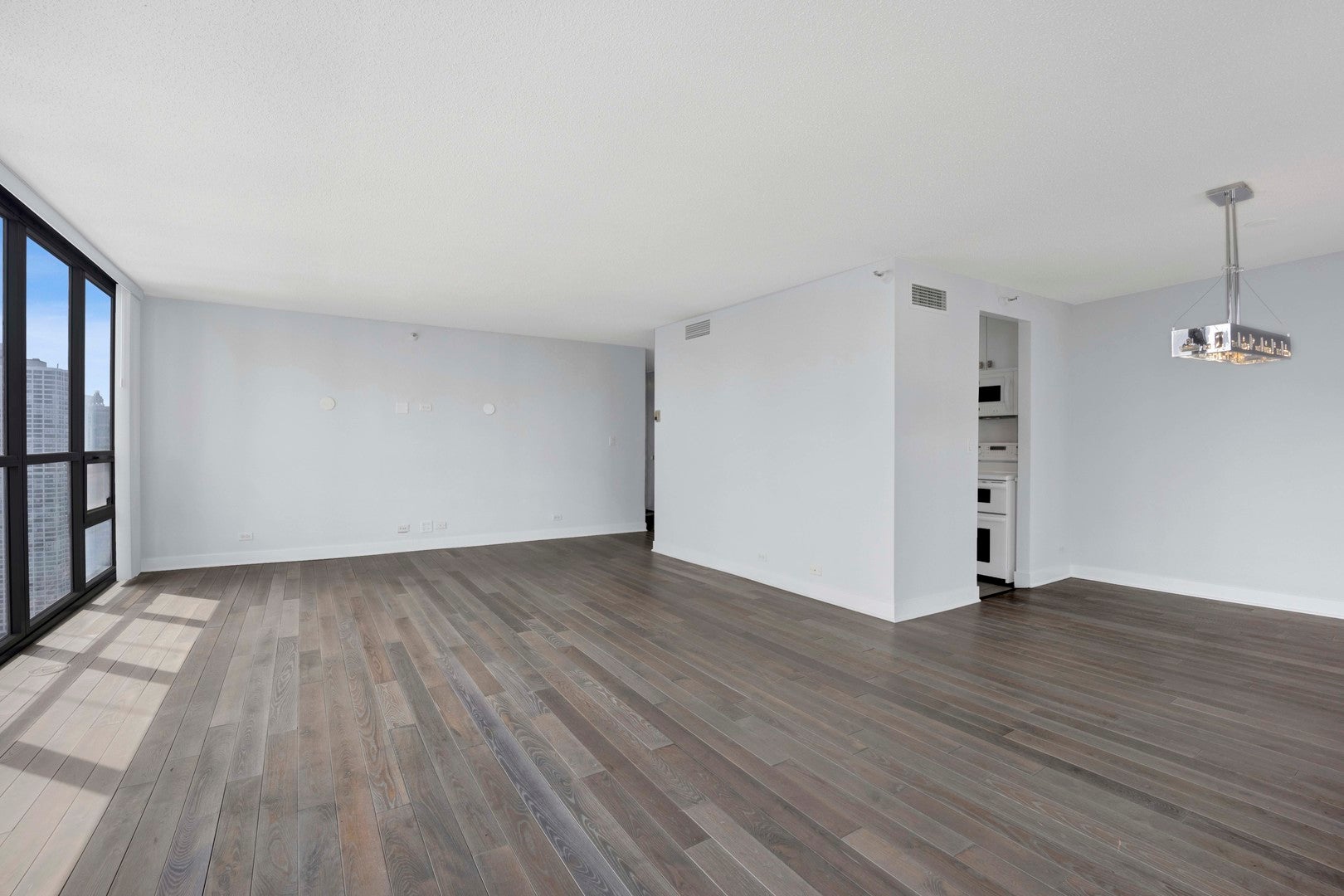 10 E ONTARIO Street 4108
