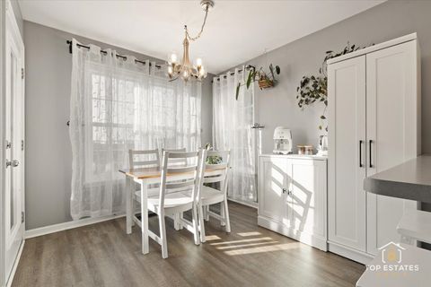 Tiny photo for 310 Buckingham Circle #B, Elgin, IL 60120 (MLS # 12510859)