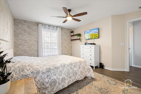 Tiny photo for 310 Buckingham Circle #B, Elgin, IL 60120 (MLS # 12510859)