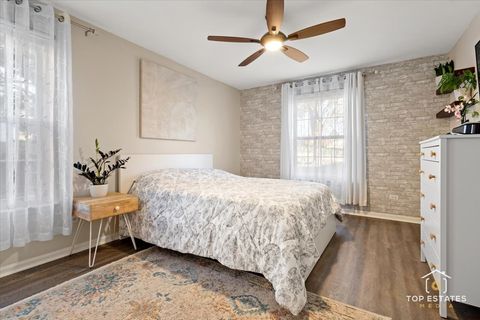 Tiny photo for 310 Buckingham Circle #B, Elgin, IL 60120 (MLS # 12510859)