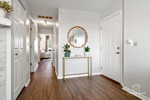 Tiny photo for 310 Buckingham Circle #B, Elgin, IL 60120 (MLS # 12510859)