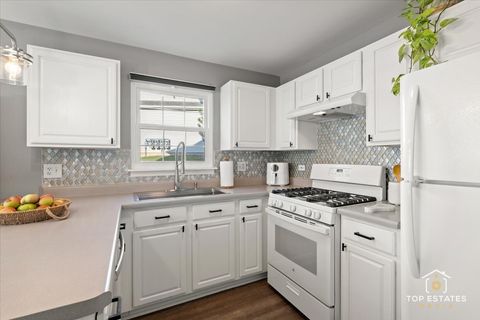 Tiny photo for 310 Buckingham Circle #B, Elgin, IL 60120 (MLS # 12510859)