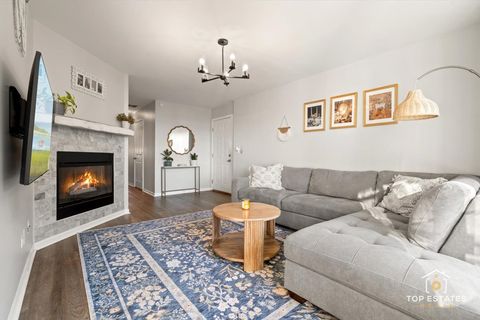 Tiny photo for 310 Buckingham Circle #B, Elgin, IL 60120 (MLS # 12510859)