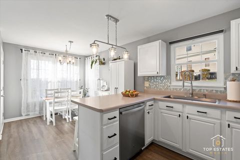 Tiny photo for 310 Buckingham Circle #B, Elgin, IL 60120 (MLS # 12510859)