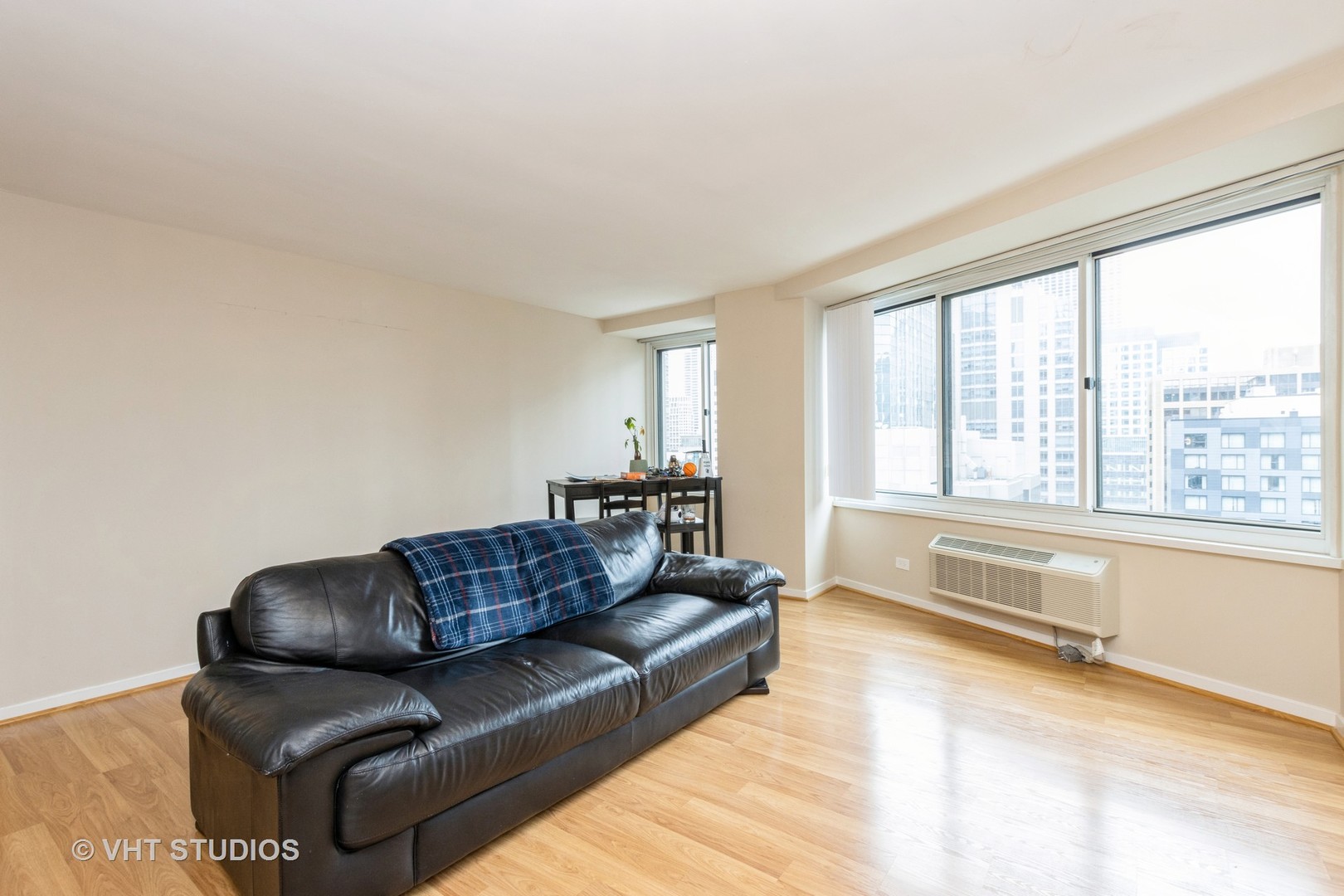 211 E Ohio Street 2703