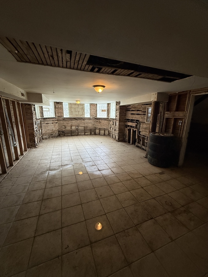 1837 W Garfield Boulevard