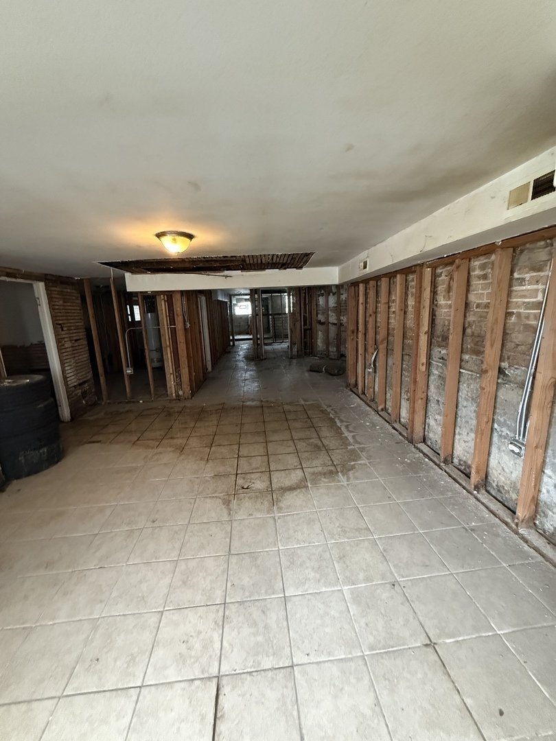 1837 W Garfield Boulevard