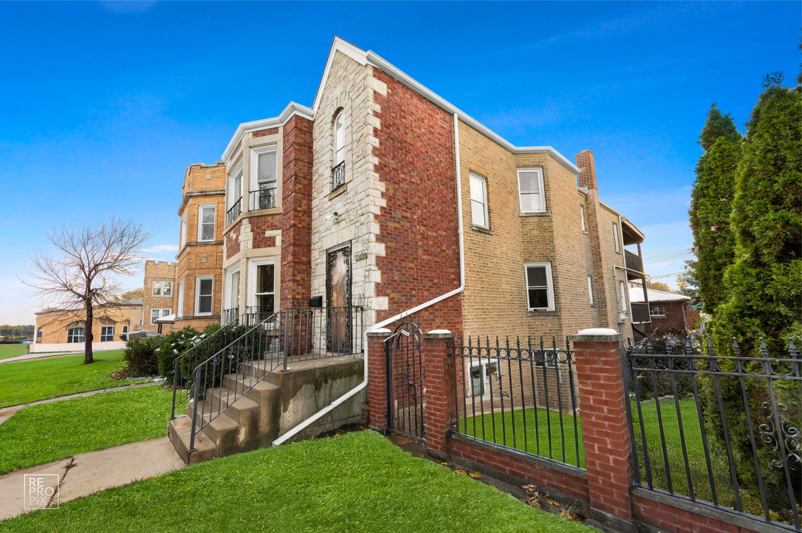 5632 N Richmond Street