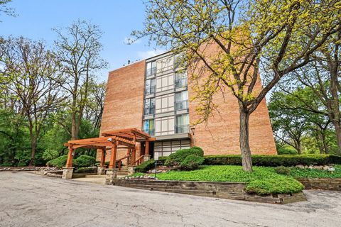 Photo of 5810 Oakwood Drive #5C, Lisle, IL 60532 (MLS # 12634714)