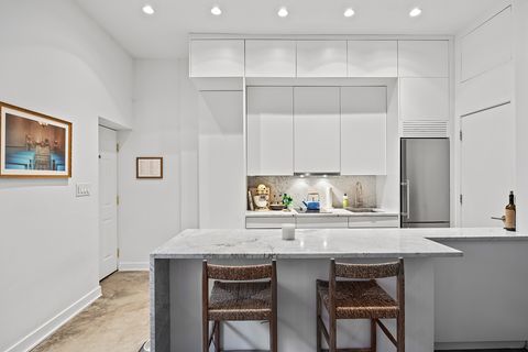 Tiny photo for 1226 N Dearborn Street #B, Chicago, IL 60610 (MLS # 12589004)