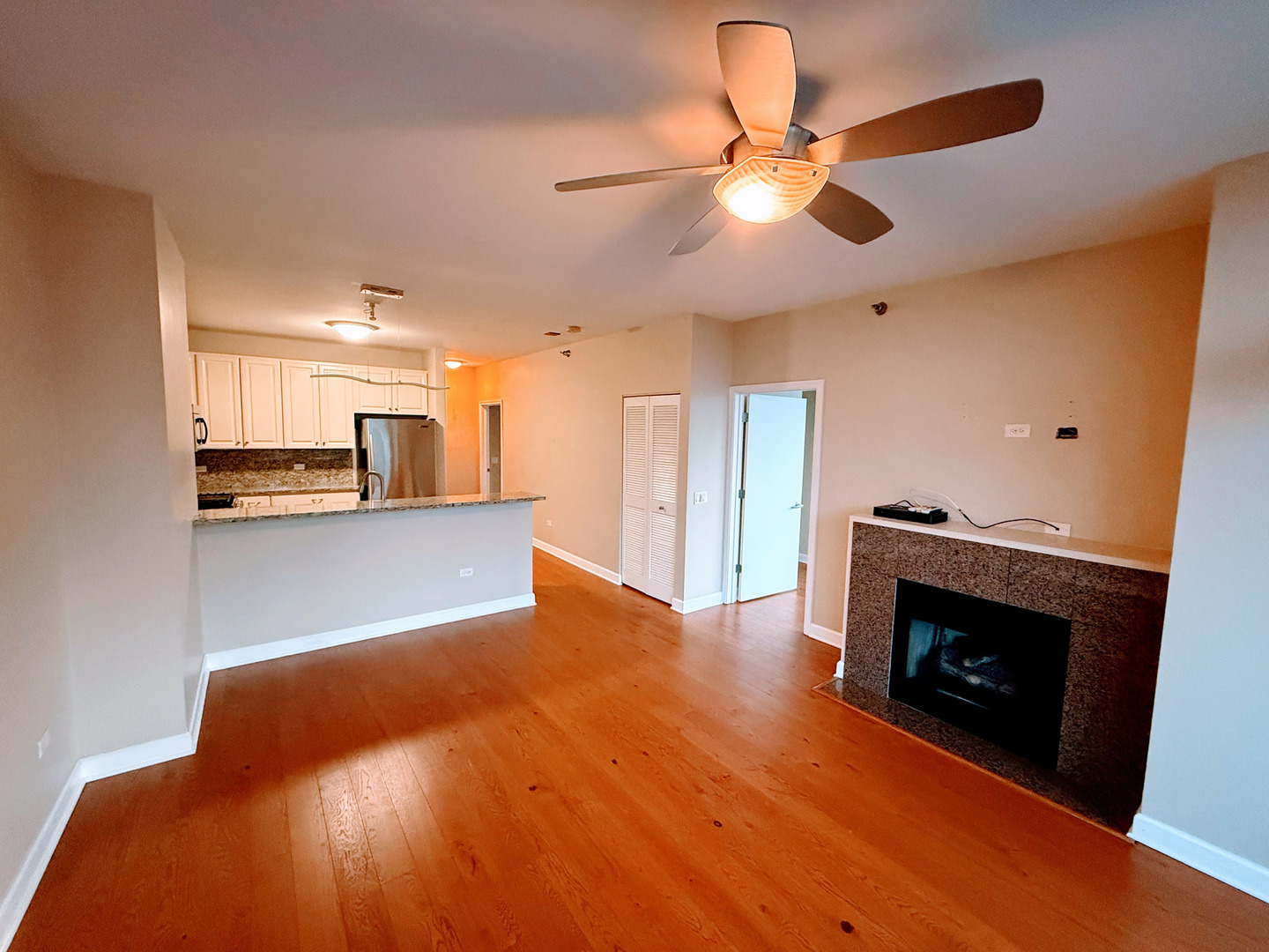 1600 S Prairie Avenue 1204