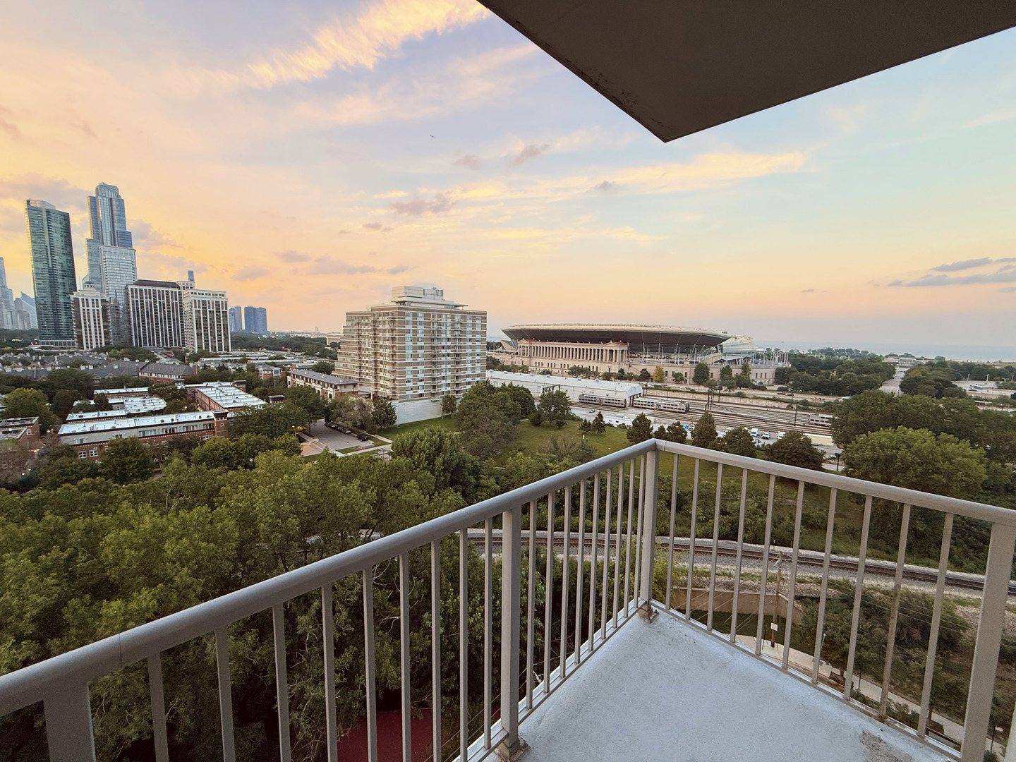 1600 S Prairie Avenue 1204