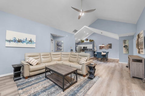 Tiny photo for 183 Canterbury Court, Bloomingdale, IL 60108 (MLS # 12771505)