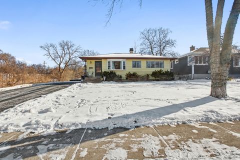 Photo of 5611 Washington Street, Downers Grove, IL 60516 (MLS # 12550377)