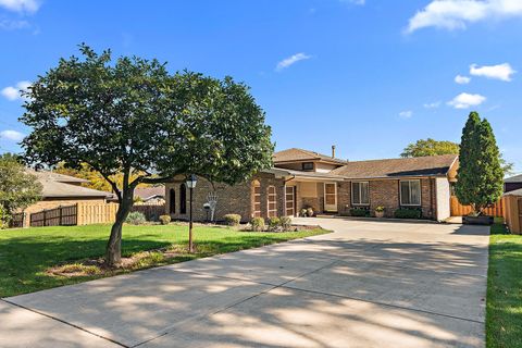 Tiny photo for 9241 S Kean Avenue, Hickory Hills, IL 60457 (MLS # 12493908)